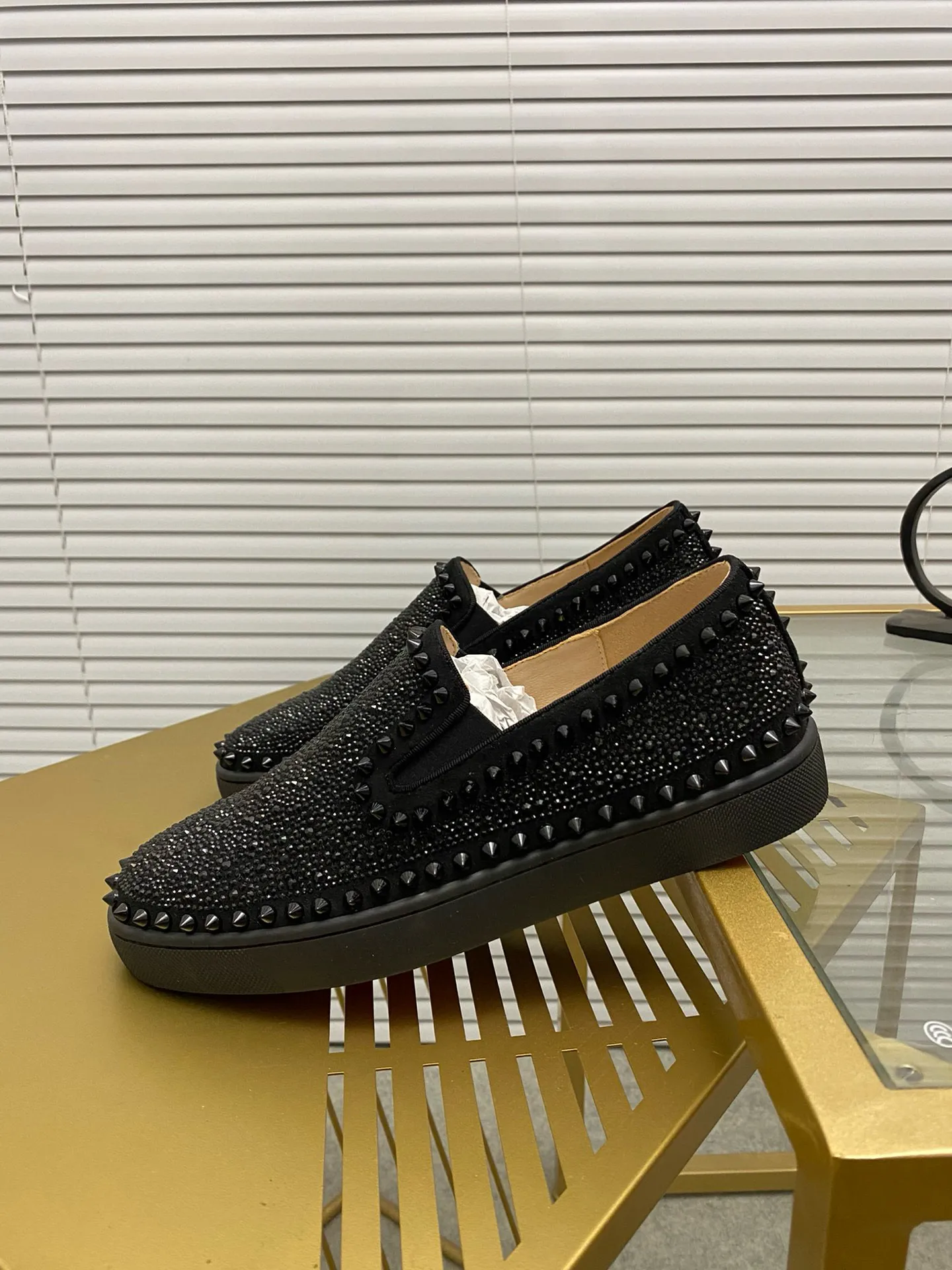 Men's shoes 💰: 480💰christian louboutin (CL red sole shoes) counter nail series, high-top casual sneakers for couples 📢 📢 📢 Exclusive hot style release🎈🎈💪movable latex feet👻finished outsole line [proud]😝Female 35-40#Male 38#-46, global supply😝 [Top version]: Original imported cowhide upper, top original leather lining, original molded TPU outsole, original 1:1 detail processing, original shoe last.
